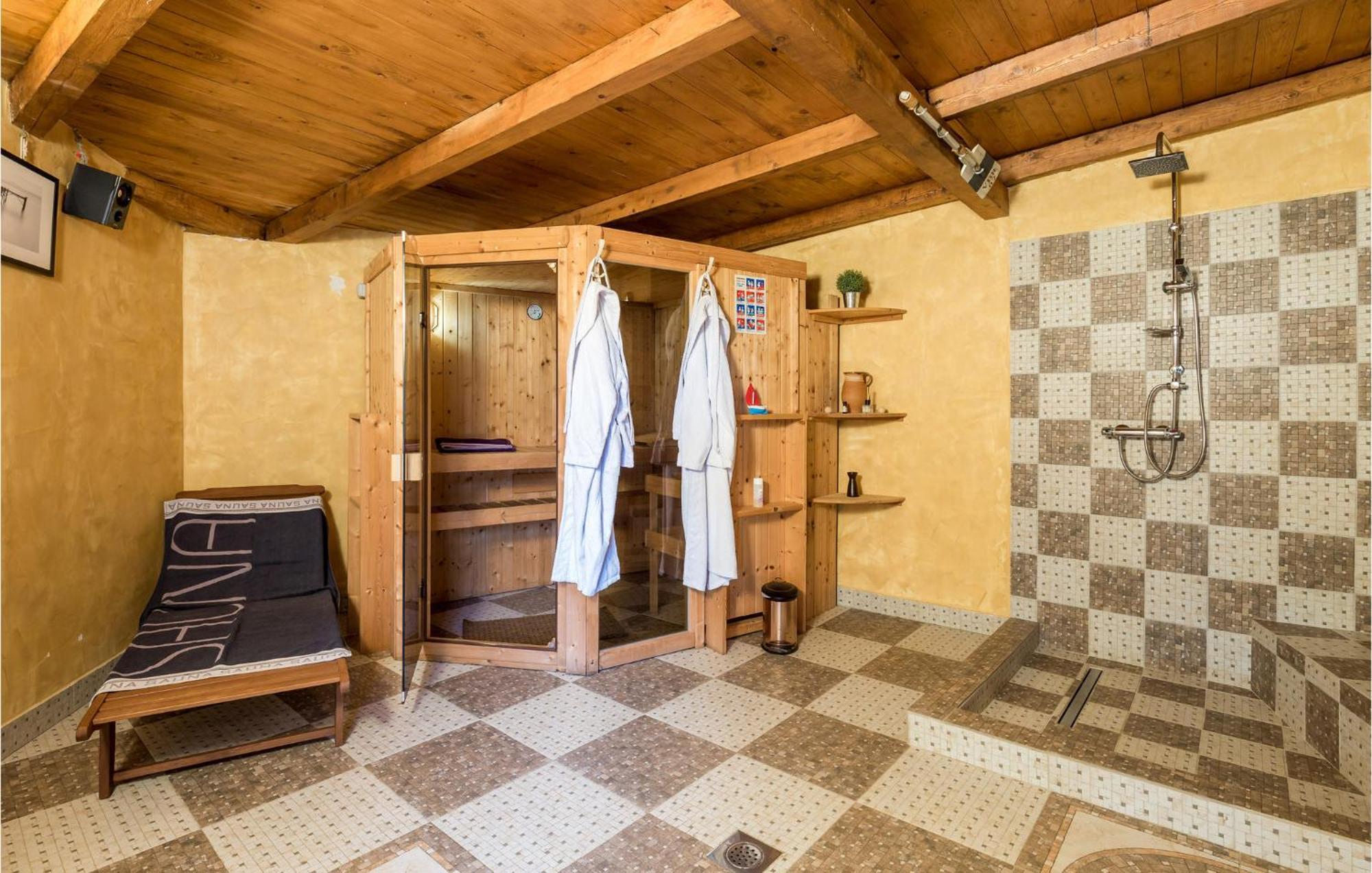 Nice home in Zgaljici with 4 Bedrooms, Sauna&WiFi Buitenkant foto